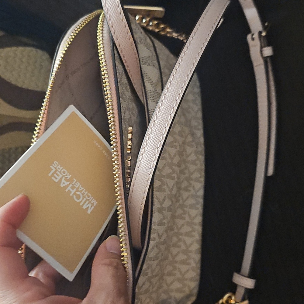 Mk crossbody - Picture 2 of 3